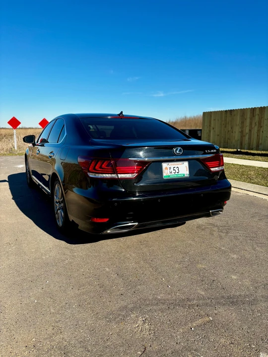 2013 Lexus LS 4th Gen - Image 9 of 31