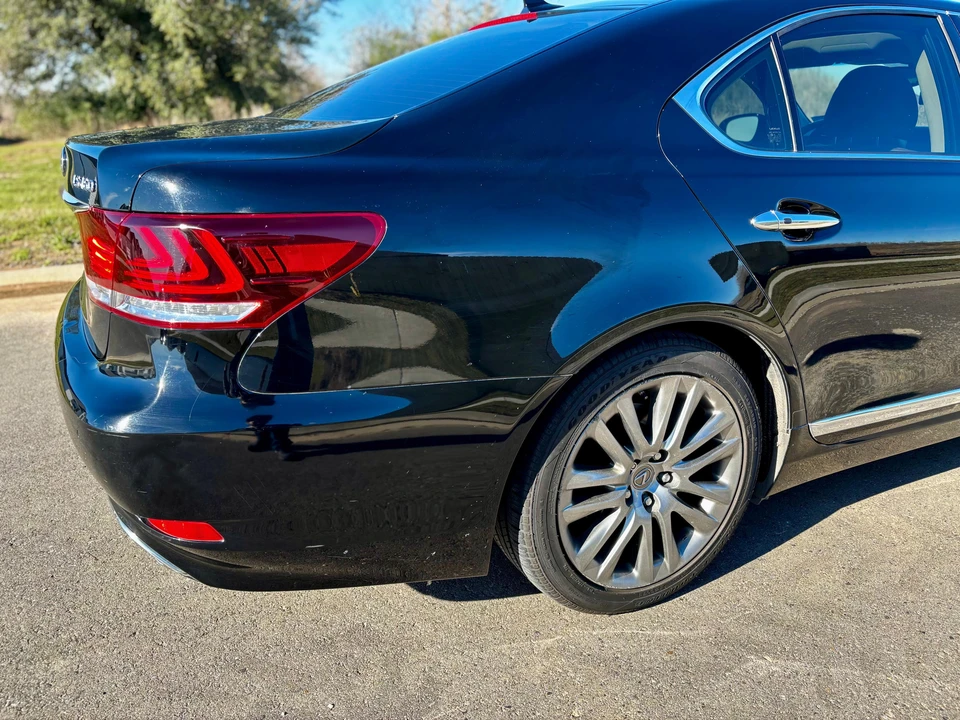 2013 Lexus LS 4th Gen - Image 16 of 31