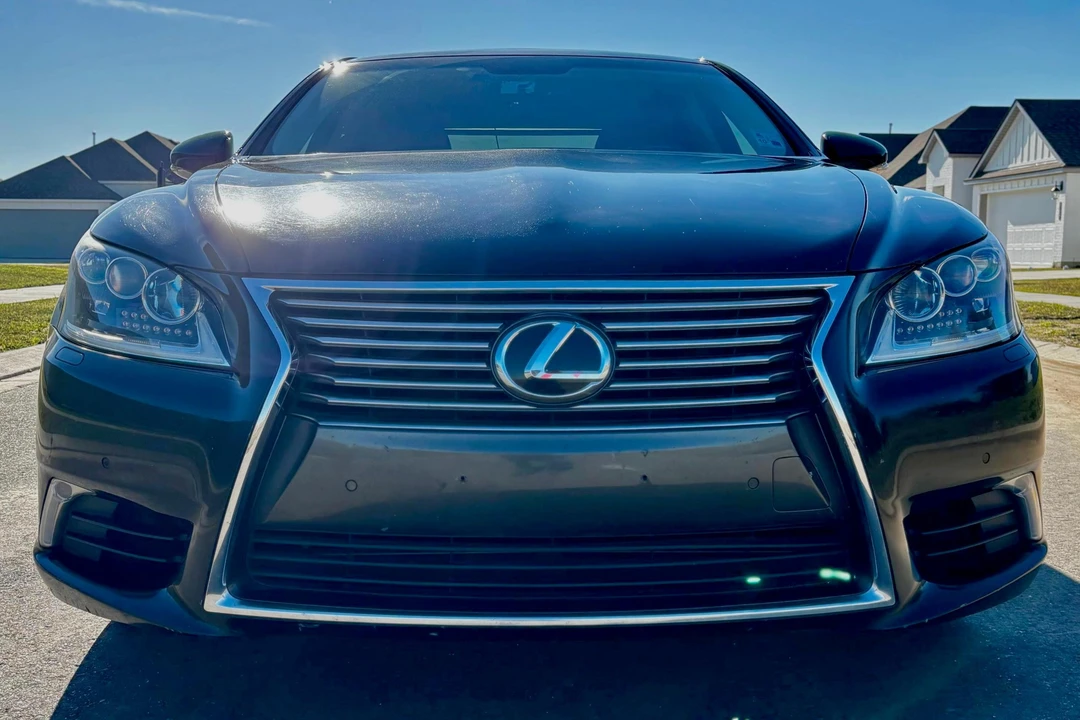 2013 Lexus LS 4th Gen - Image 2 of 31