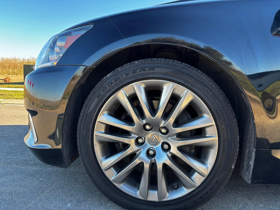 2013 Lexus LS 4th Gen - Image 21 of 31
