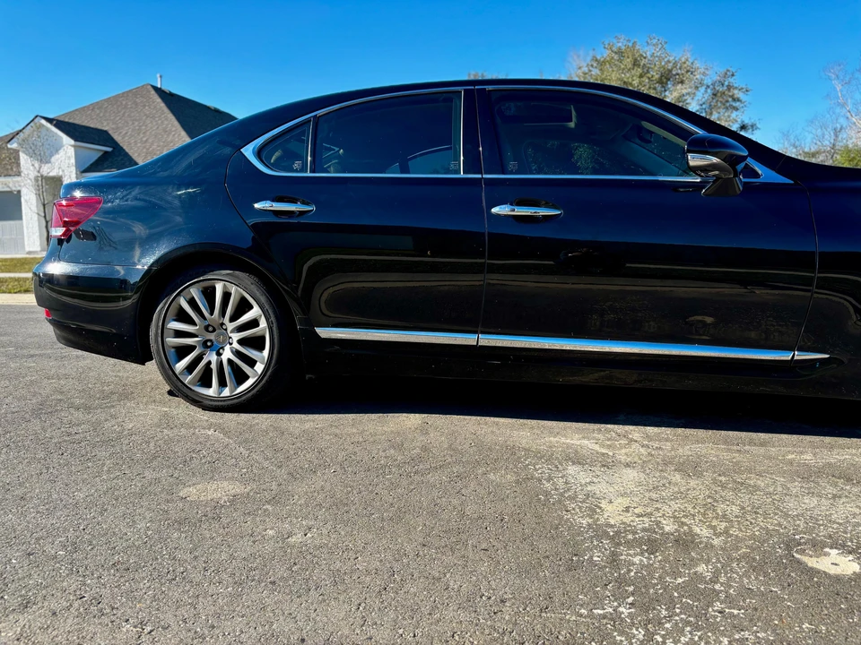 2013 Lexus LS 4th Gen - Image 17 of 31