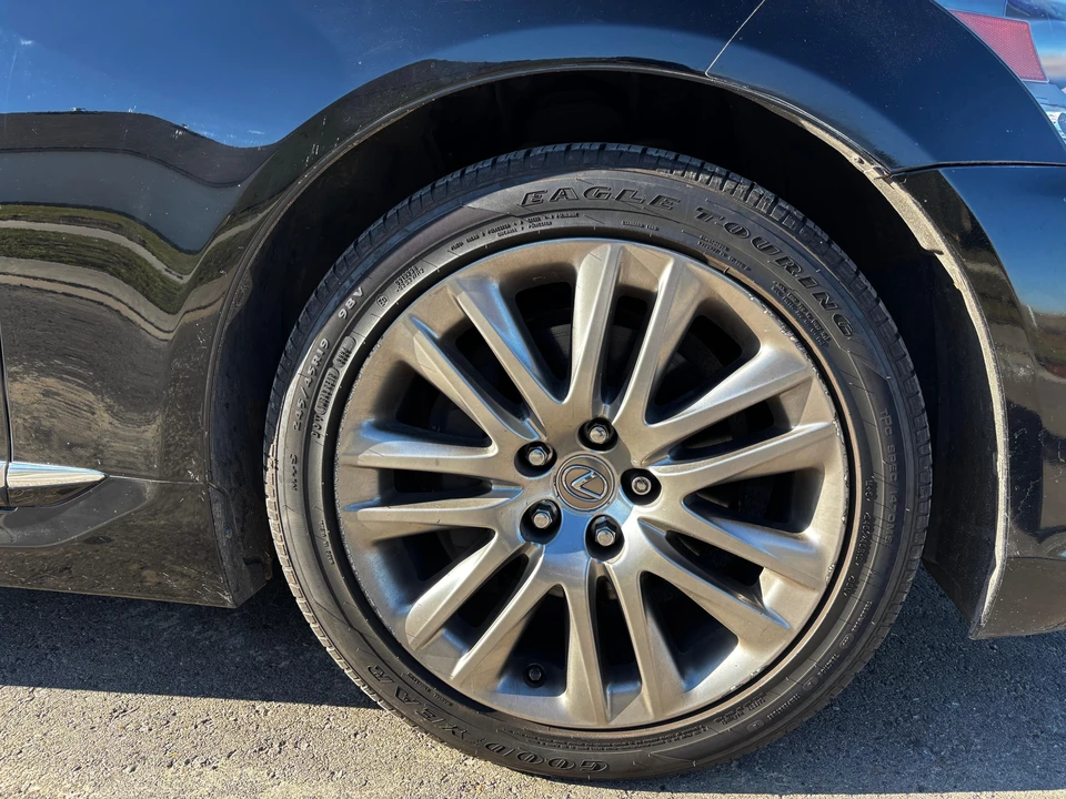 2013 Lexus LS 4th Gen - Image 24 of 31