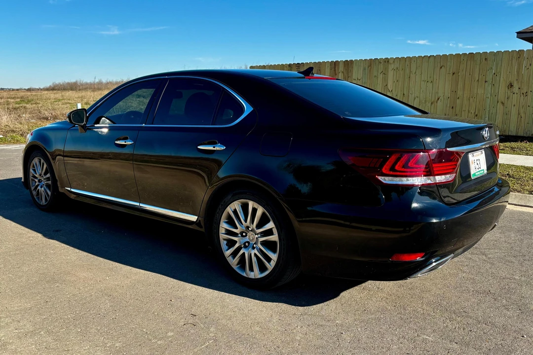 2013 Lexus LS 4th Gen - Image 4 of 31