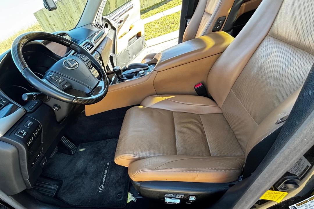 2013 Lexus LS 4th Gen - Image 28 of 31