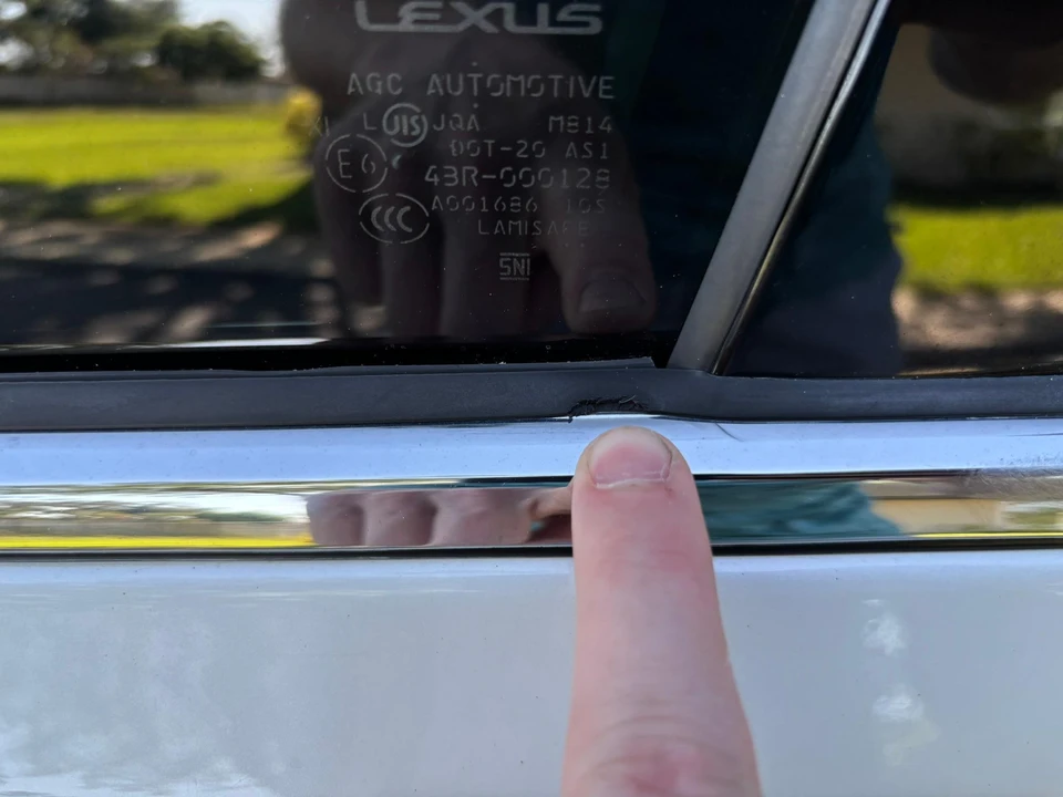 2013 Lexus LS 4th Gen - Image 26 of 31