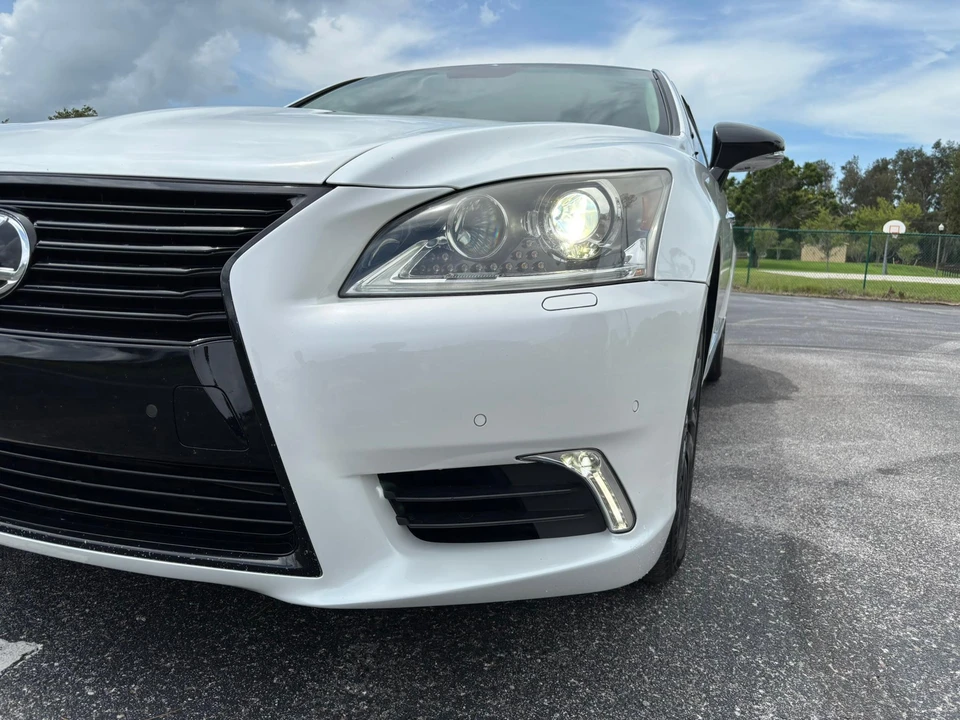 2013 Lexus LS 4th Gen - Image 16 of 31
