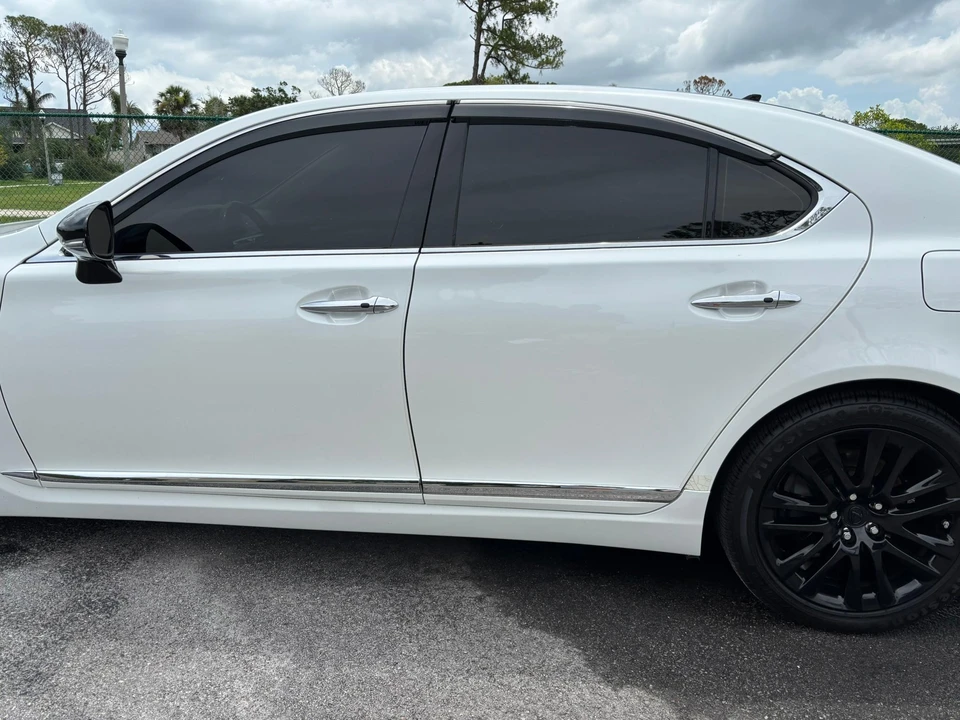 2013 Lexus LS 4th Gen - Image 18 of 31