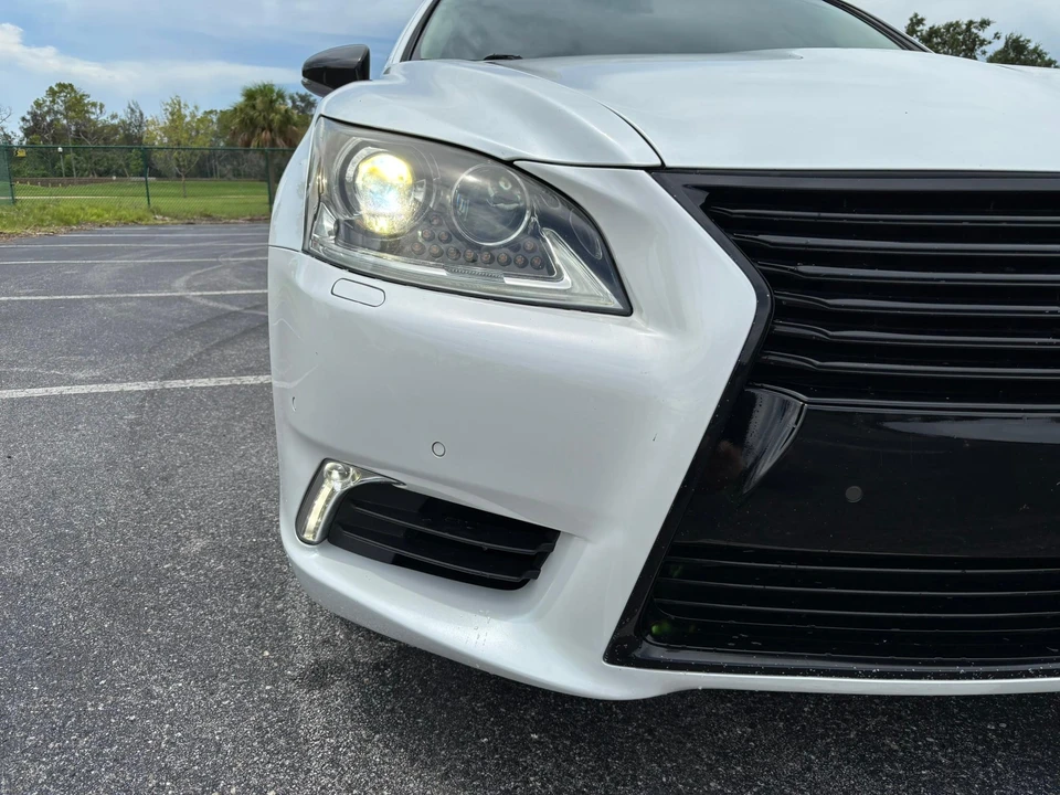 2013 Lexus LS 4th Gen - Image 15 of 31
