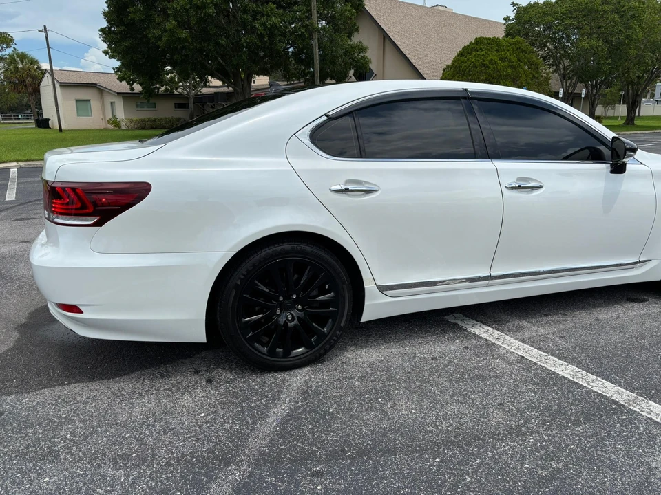 2013 Lexus LS 4th Gen - Image 21 of 31
