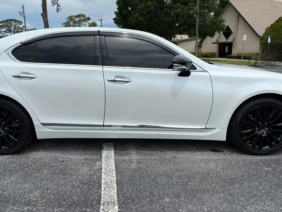 2013 Lexus LS 4th Gen - Image 22 of 31