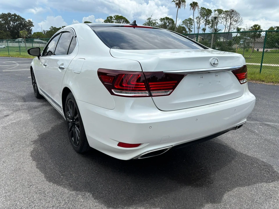 2013 Lexus LS 4th Gen - Image 9 of 31