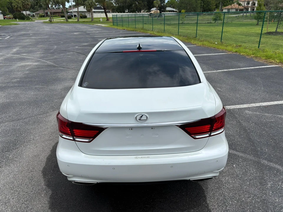 2013 Lexus LS 4th Gen - Image 10 of 31