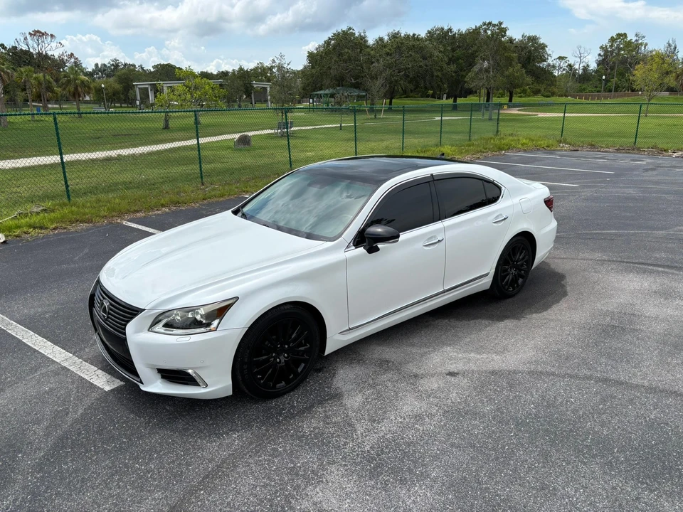2013 Lexus LS 4th Gen - Image 8 of 31
