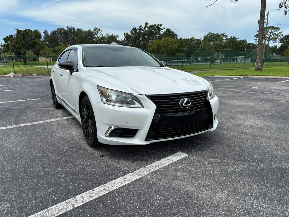 2013 Lexus LS 4th Gen - Image 14 of 31