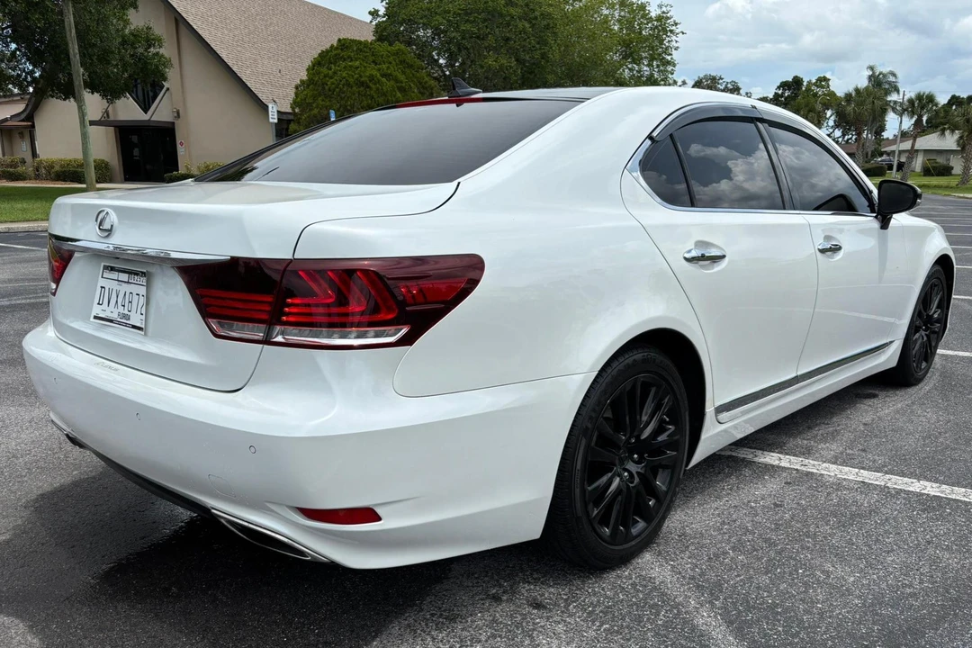2013 Lexus LS 4th Gen - Image 4 of 31