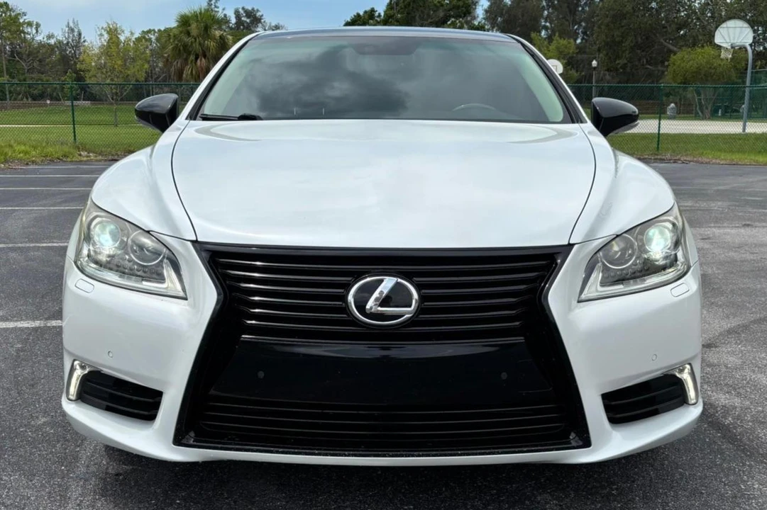 2013 Lexus LS 4th Gen - Image 2 of 31