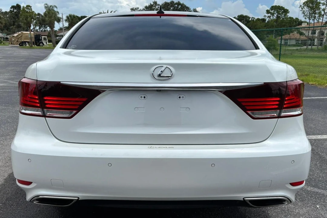 2013 Lexus LS 4th Gen - Image 5 of 31