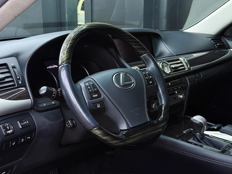 2013 Lexus LS 4th Gen - Image 16 of 21