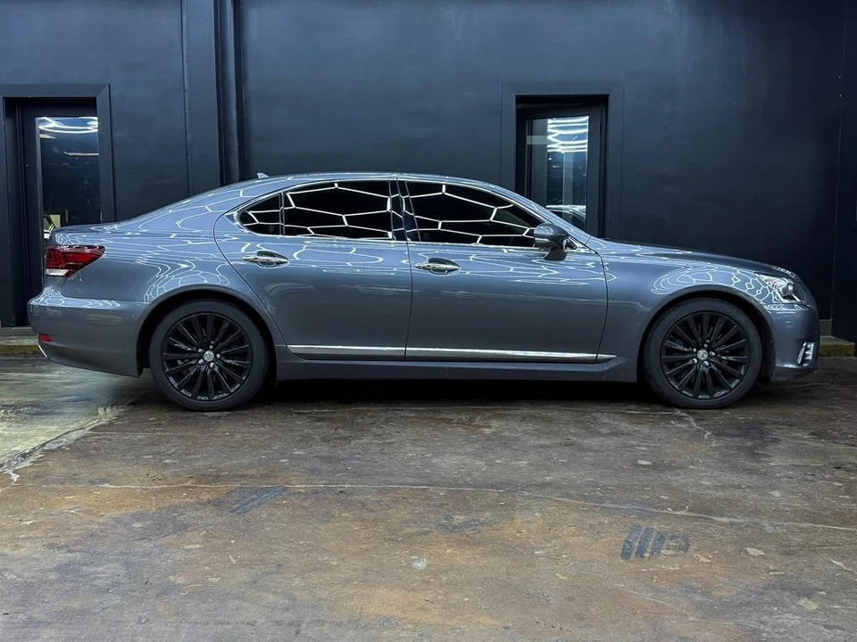 2013 Lexus LS 4th Gen - Image 10 of 21