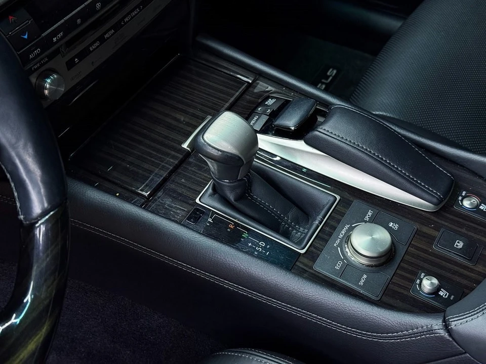 2013 Lexus LS 4th Gen - Image 15 of 21