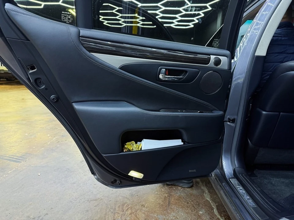 2013 Lexus LS 4th Gen - Image 19 of 21