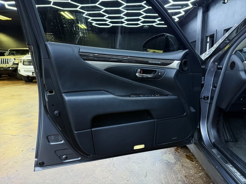 2013 Lexus LS 4th Gen - Image 12 of 21