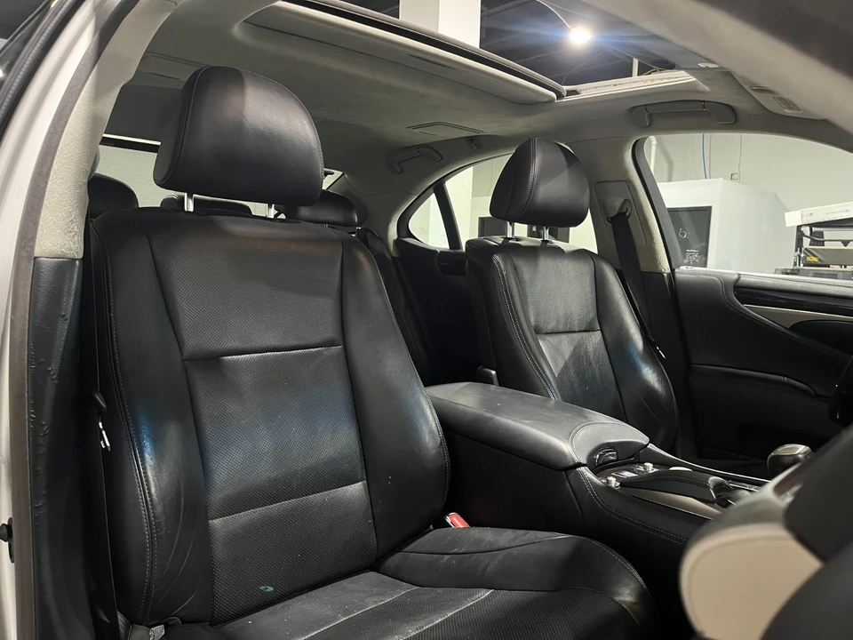 2013 Lexus LS 4th Gen - Image 21 of 22