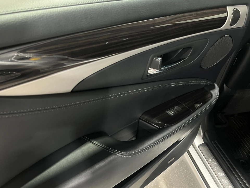 2013 Lexus LS 4th Gen - Image 18 of 22