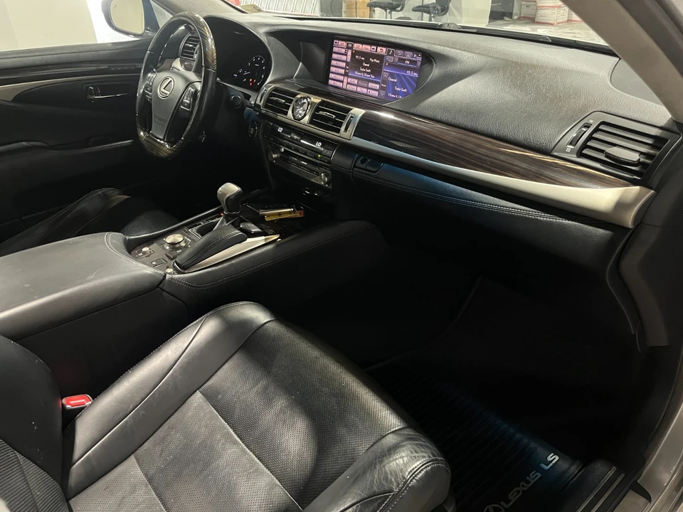 2013 Lexus LS 4th Gen - Image 20 of 22