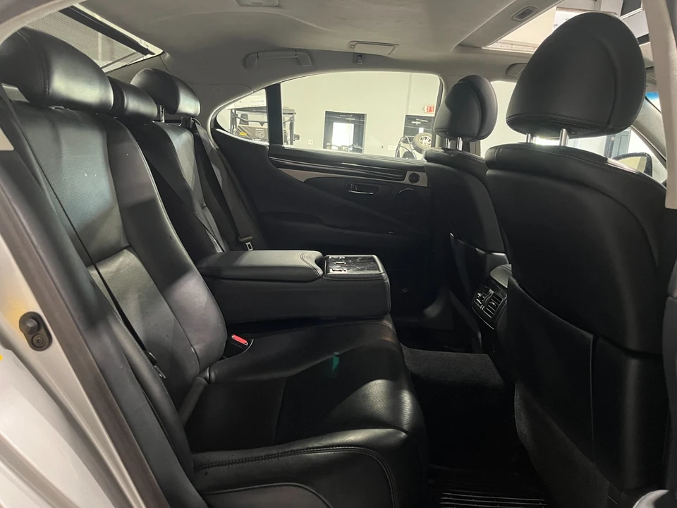 2013 Lexus LS 4th Gen - Image 19 of 22
