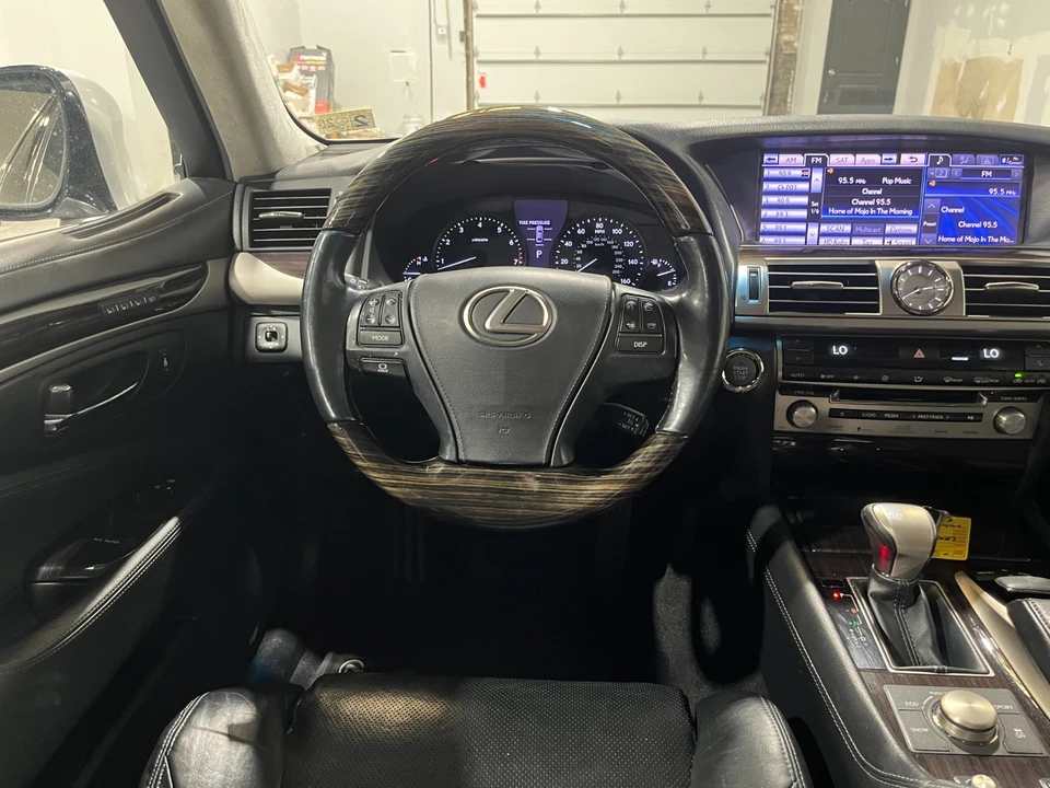 2013 Lexus LS 4th Gen - Image 17 of 22