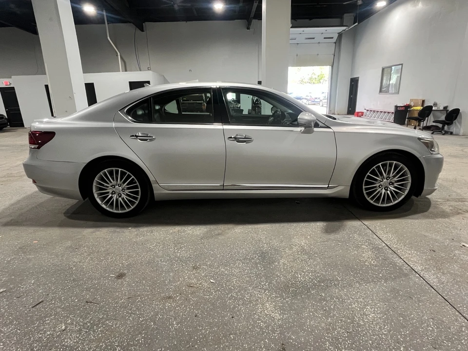 2013 Lexus LS 4th Gen - Image 4 of 22