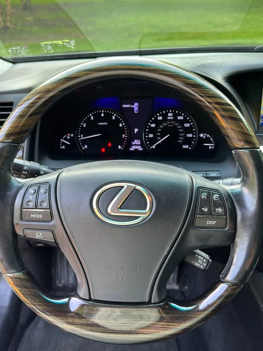 2013 Lexus LS 4th Gen - Image 19 of 19