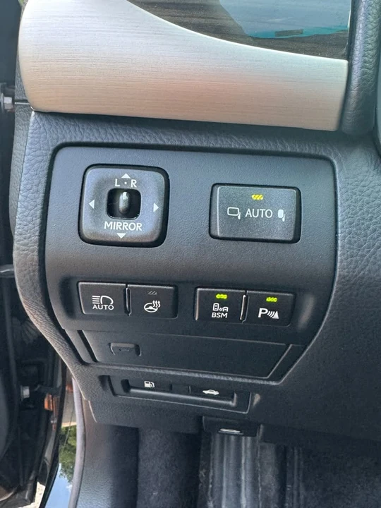 2013 Lexus LS 4th Gen - Image 18 of 19