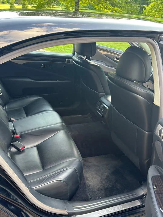 2013 Lexus LS 4th Gen - Image 17 of 19