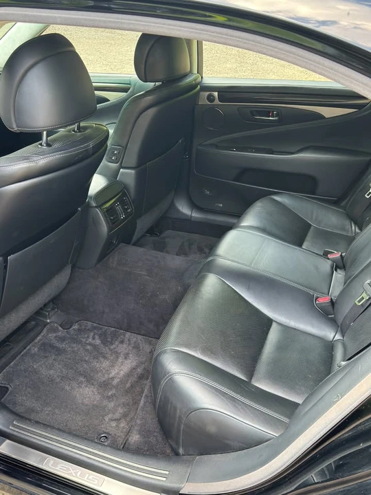 2013 Lexus LS 4th Gen - Image 15 of 19