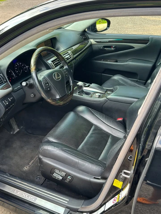 2013 Lexus LS 4th Gen - Image 11 of 19