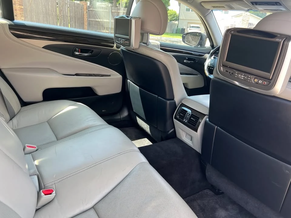 2013 Lexus LS 4th Gen - Image 11 of 16