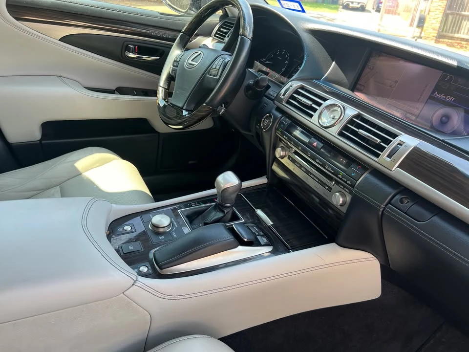2013 Lexus LS 4th Gen - Image 10 of 16