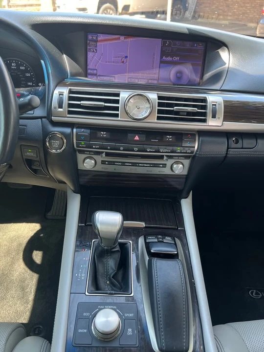 2013 Lexus LS 4th Gen - Image 13 of 16