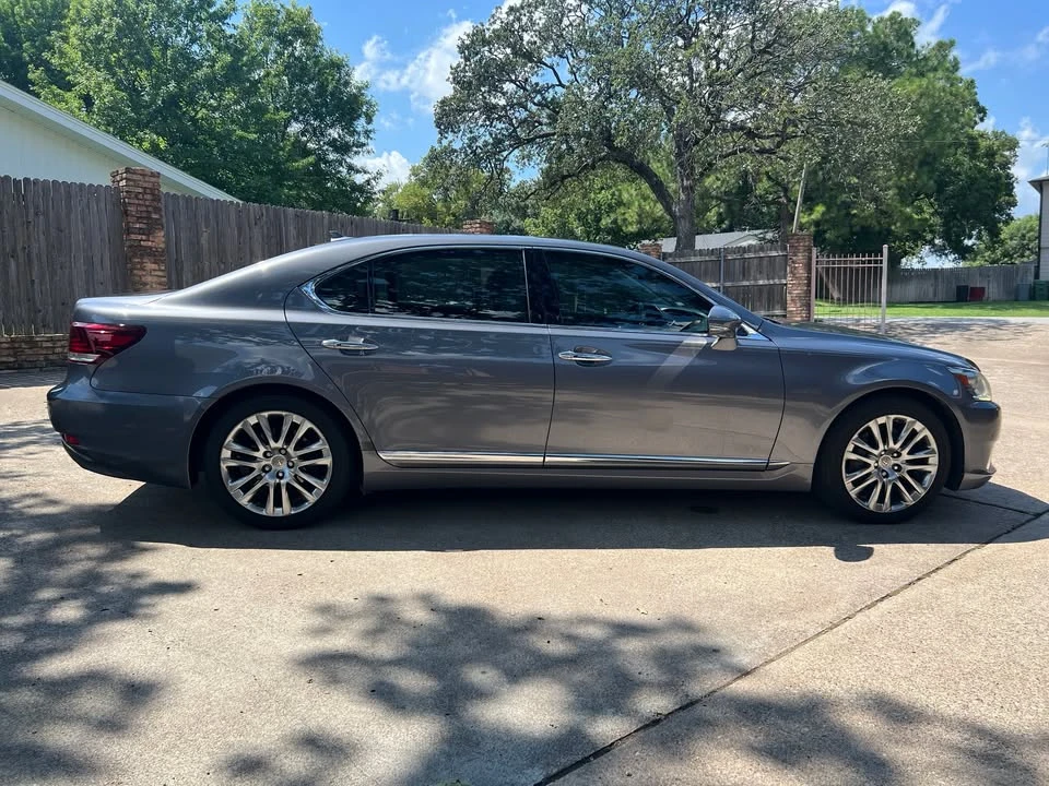 2013 Lexus LS 4th Gen - Image 8 of 16