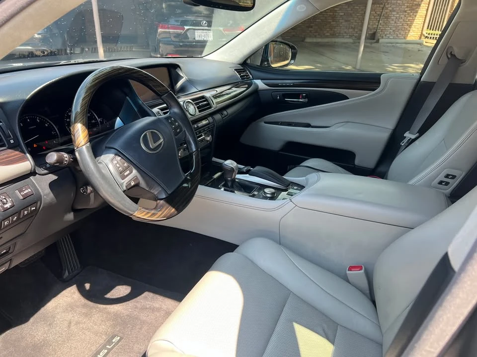2013 Lexus LS 4th Gen - Image 16 of 16