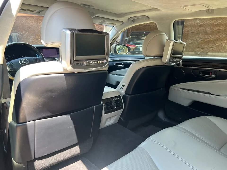 2013 Lexus LS 4th Gen - Image 15 of 16