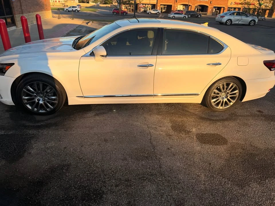 2013 Lexus LS 4th Gen - Image 4 of 11