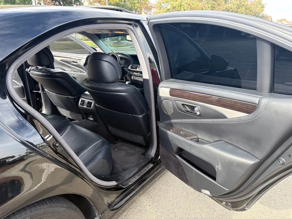 2013 Lexus LS 4th Gen - Image 10 of 15