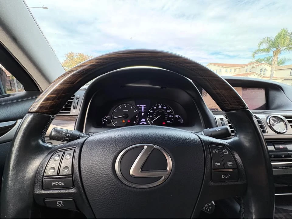 2013 Lexus LS 4th Gen - Image 14 of 15