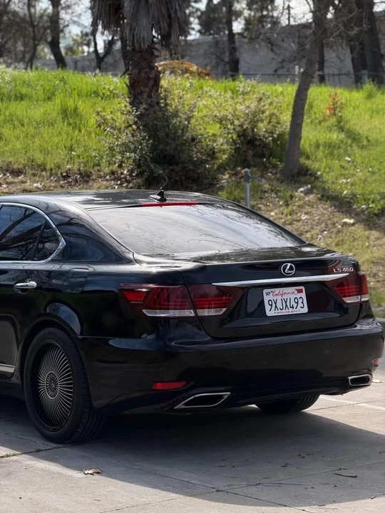 2013 Lexus LS 4th Gen - Image 5 of 13