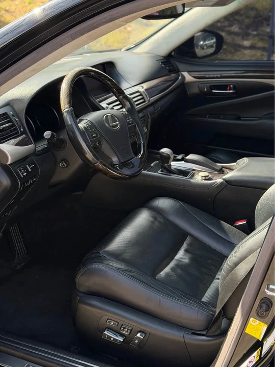 2013 Lexus LS 4th Gen - Image 10 of 13