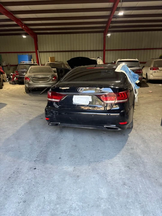 2013 Lexus LS 4th Gen - Image 4 of 7