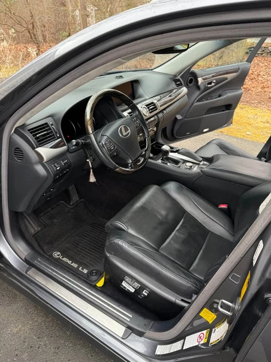 2013 Lexus LS 4th Gen - Image 5 of 8